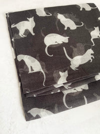 LIGHTWEIGHT PLAIN GREY AND WHITE CAT SCARF