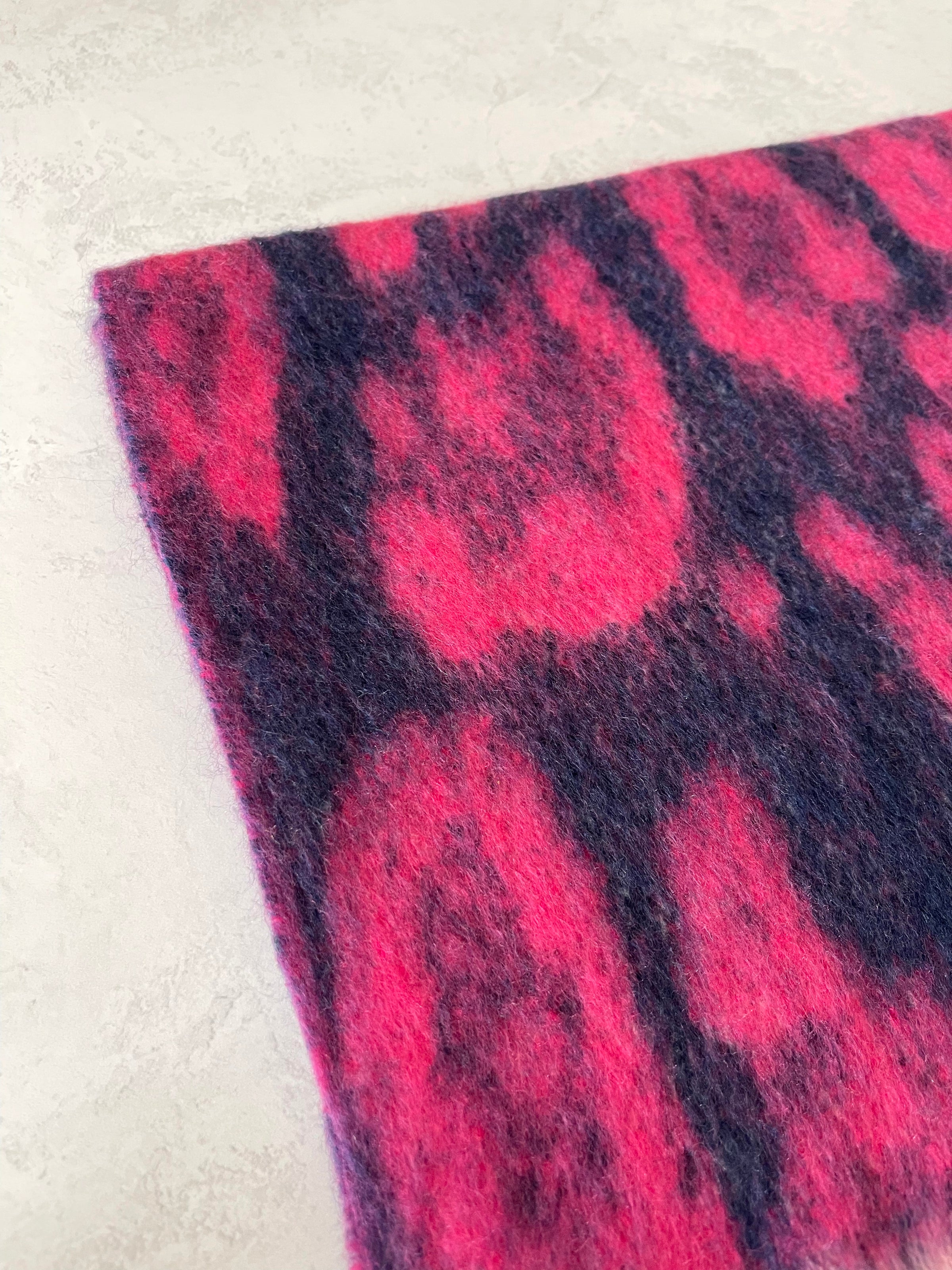 LONG FUCHSIA PINK WOOL MIX FLUFFY OVERSIZED LEOPARD PRINT SCARF