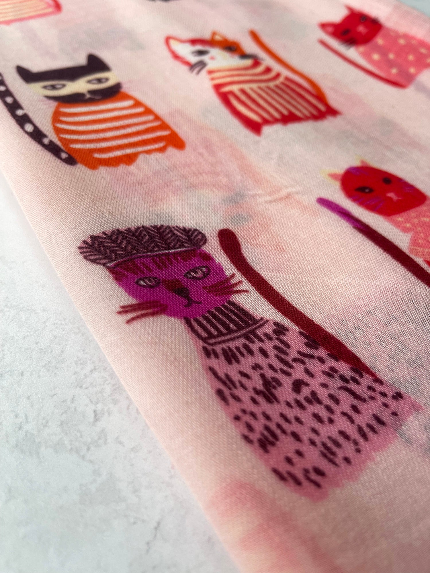 PINK AND RED LIGHTWEIGHT BORDER CAT SCARF