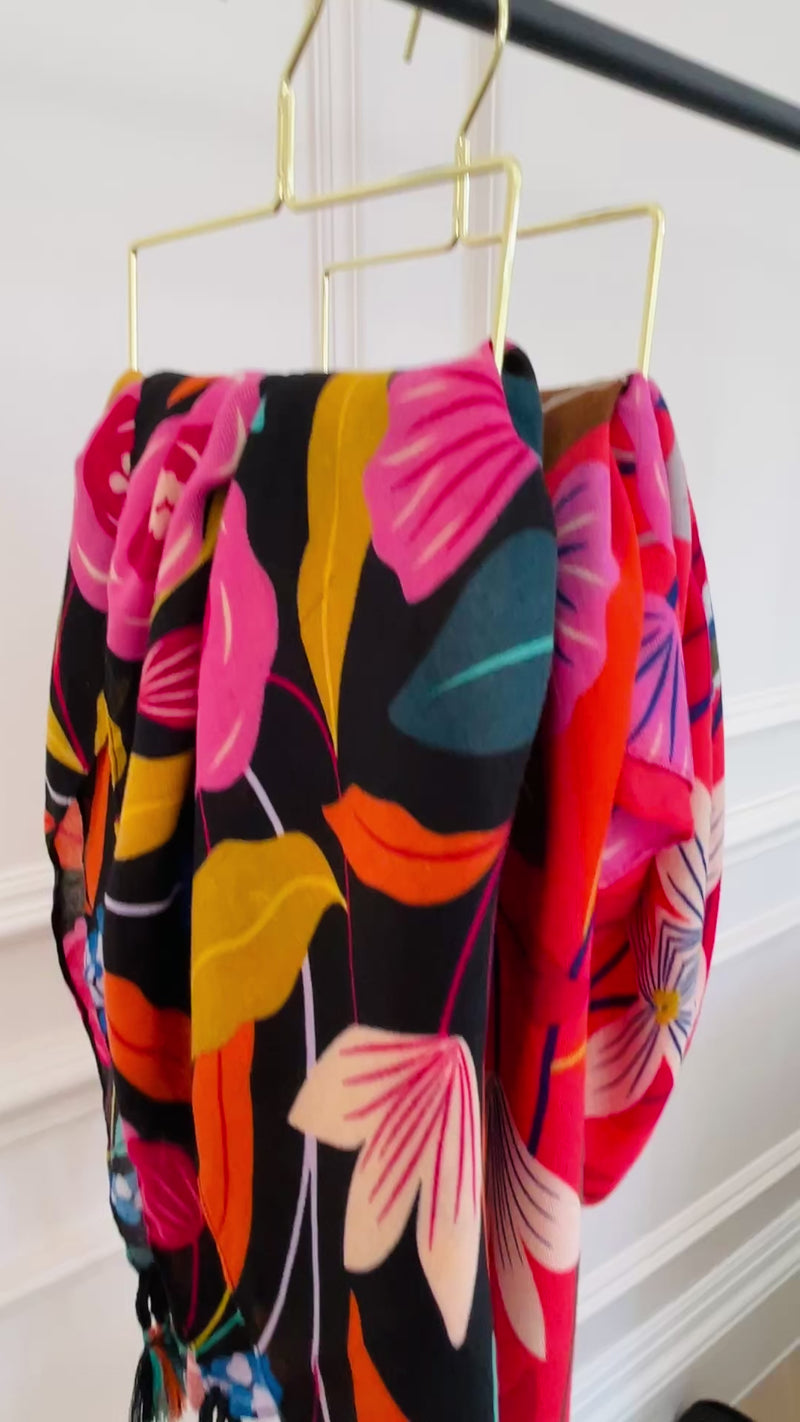 BLACK ROSE FLORAL PRINT SQUARE TASSEL SCARF
