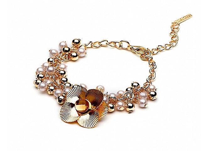 A-SHU GOLD PEARL EFFECT BEADED BRACELET WITH FLORAL CHARM - A-SHU.CO.UK