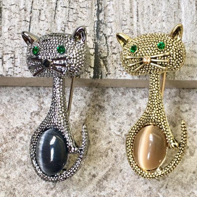 Gold hot sale cat brooch